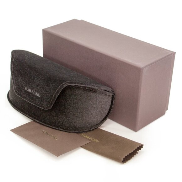 Tom Ford TF613 Beatrix-02 Sunglasses 01D Black 52mm FT0613 - Picture 3 of 3